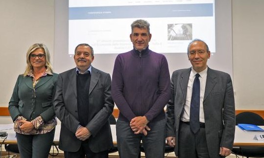 università