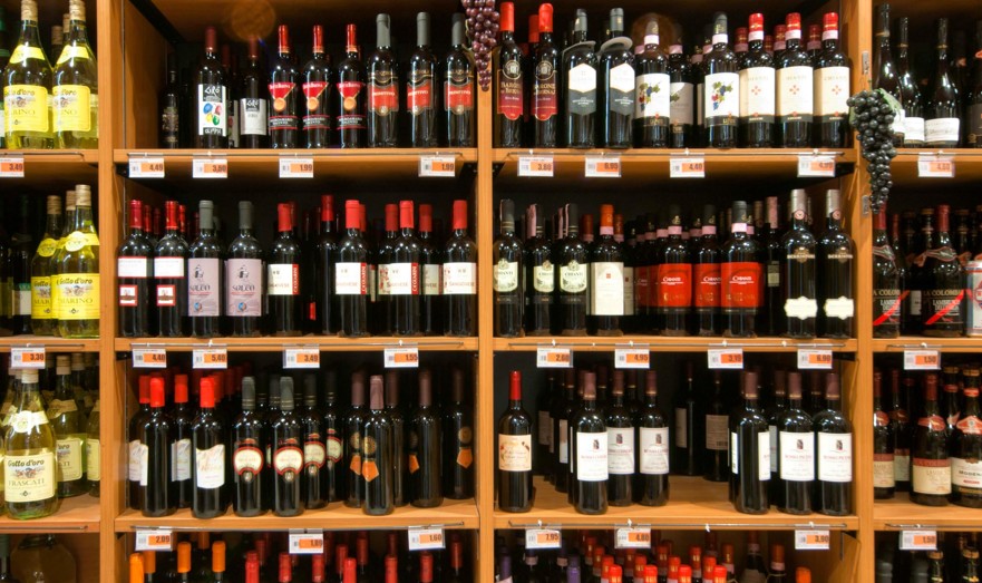 scaffali vino