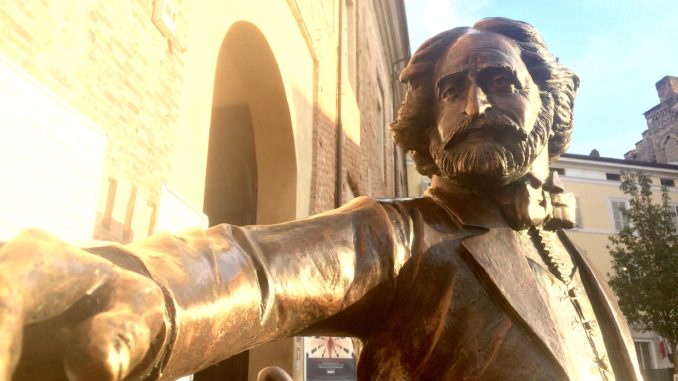 Statua Giuseppe Verdi