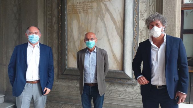 da sinistra Giancarlo Viaroli - Massimo Fabi - Carlo Quinto Degano per la donazione di Fora all'AOU di Parma