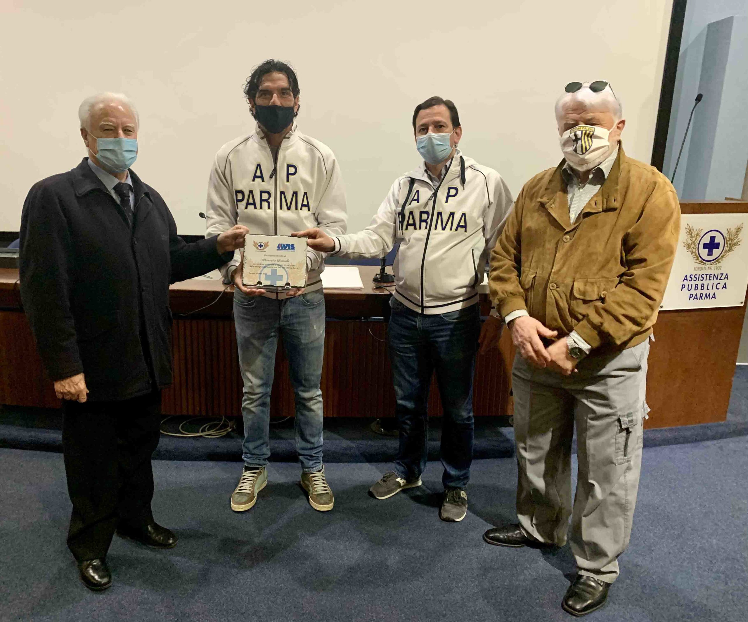 AP_da sx_Giancarlo Izzi, Presidente Avis Comunale Parma, Alessandro Lucarelli, dirigente sportivo Parma Calcio, Filippo Mordacci, Comandante Corpo Militi AP e Mario Ziliani, volontario AP e Avis