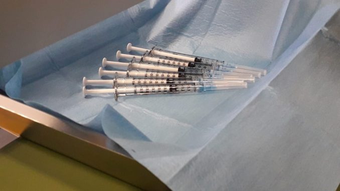 vaccini in siringa