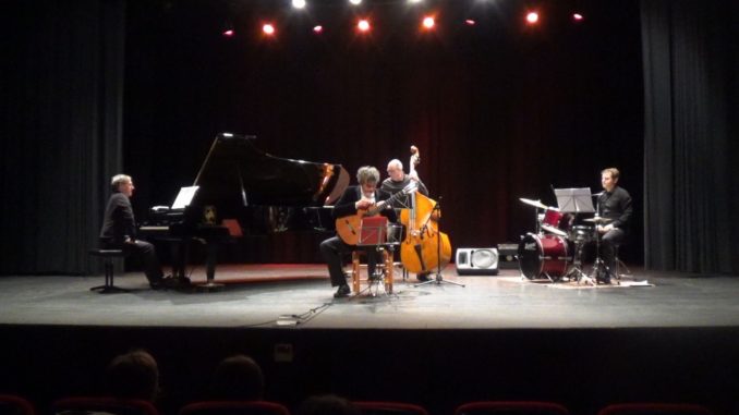 Piastra e Piano Jazz Trio
