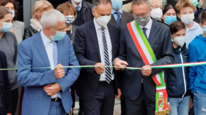 a Taglio nastro