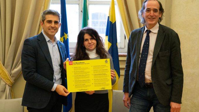 2021 11 17 Pizzarotti Tassi Carboni firma Manifesto Comunicazione non ostile-6