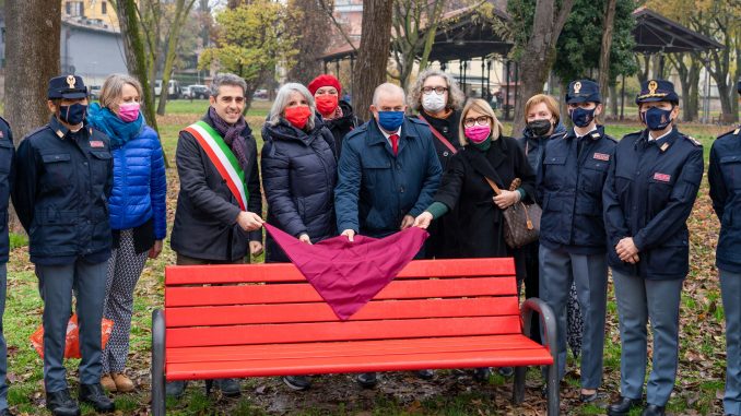 2021-11-25 Panchina Rossa inaugurazione - Pizzarotti Paci-2