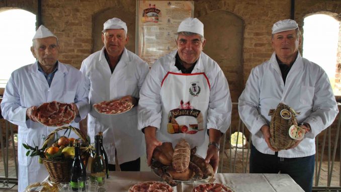 NOVEMBER PORC SISSA 002 I norcini in una foto d'archivio