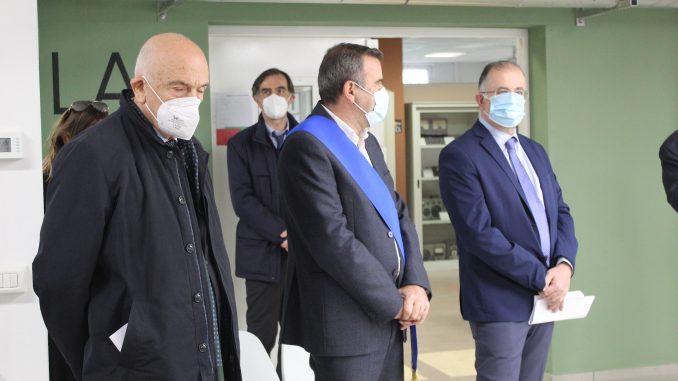 da sx fond Cariparma F. Magnani - vp Provincia Delsante - dirigente scolastico G. Piva-min