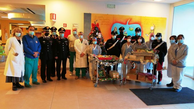 1213 Carabinieri doni Santa LuciaCC2
