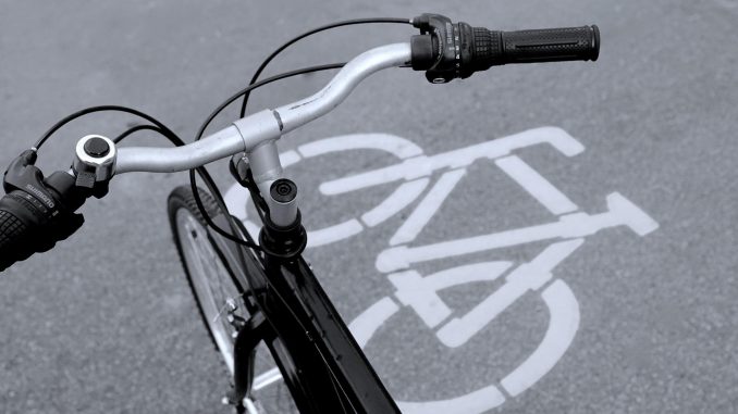 bicycle-path-gc04fe9d12_1920