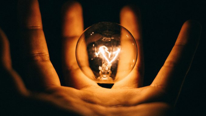 lampadina energia elettrica