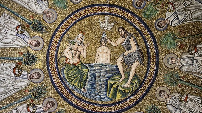 Baptism_of_Christ_-_Arian_Baptistry_-_Ravenna_2016 Mosaico della cupola del Battistero degli Ariani, Ravenna.
