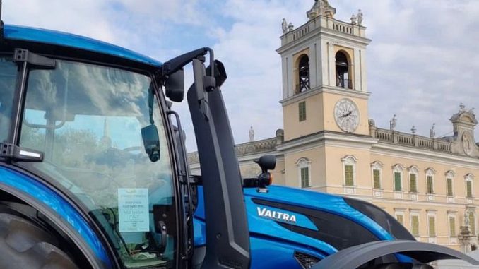 COLORNO-AGRICOLA-Prima-festa-degli-agricoltori-in-piazza-Attesi-70-trattori-Laboratori-e-street-food-004