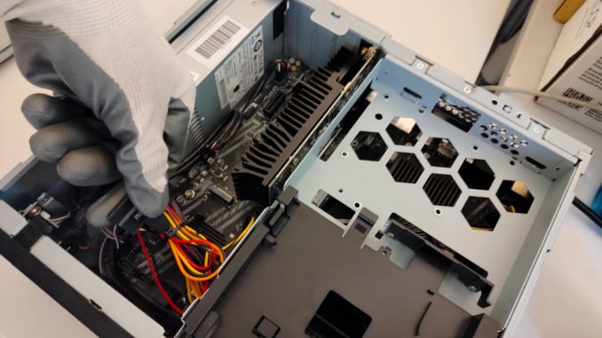 tecnico informatico al lavoro