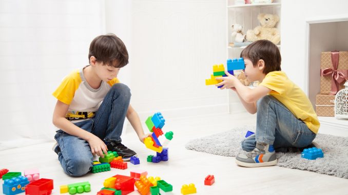 Bambini con i Lego