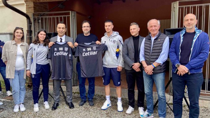 PARMA LANDS A COLORNO E TORRILE Centinaia di bimbi in festa per i calciatori Man e Ravanetti 002