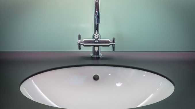 bathroom-g9e3247b71_1920-1536x1024