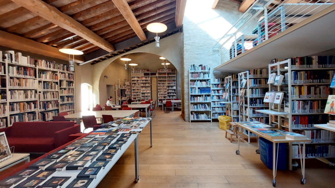 Biblioteca Trave 01