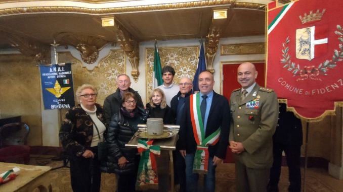 La consegna della gavetta del soldato Mario Gorreri La consegna della gavetta del soldato Mario Gorreri