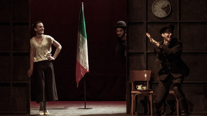 04 L'arte della commedia regia F Russo Alesi_ Sem Bonventre, Demian Troiano Hackman, David Meden_ph Anna Carmerlingo_low