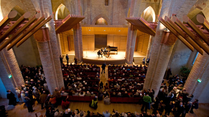 Auditorium-64