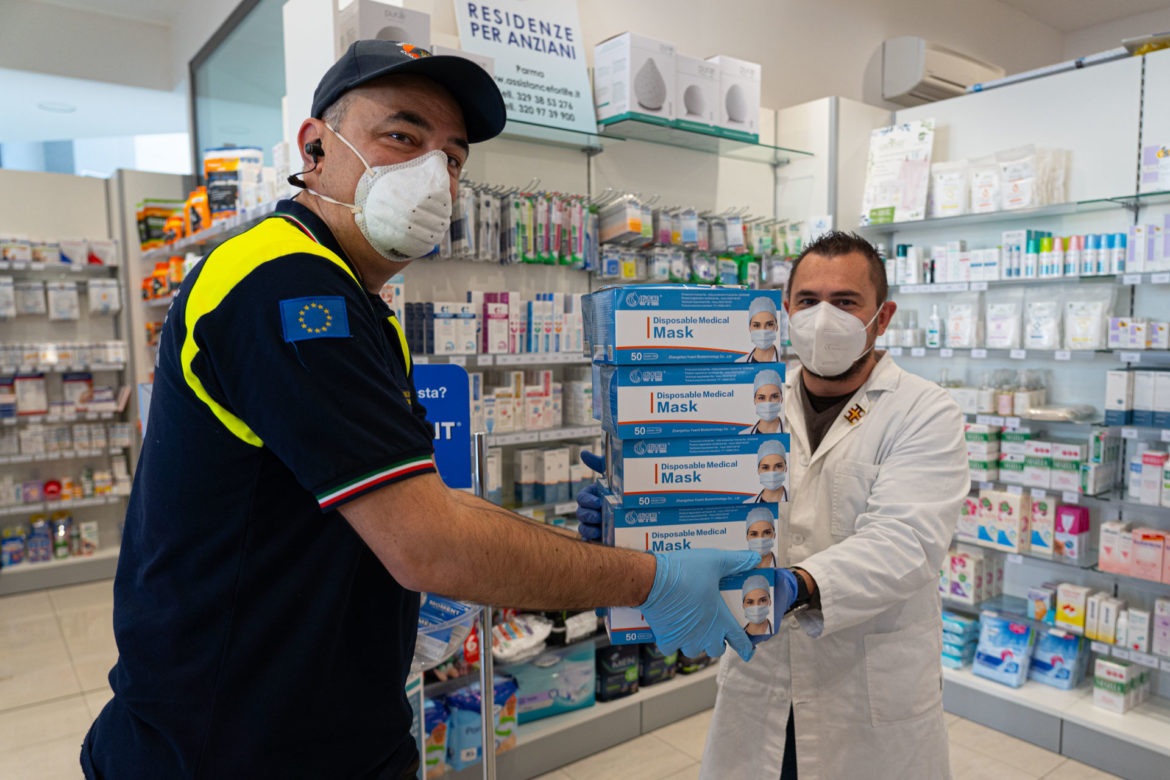 2020-04-14-Protezione-Civile-consegna-mascherine-farmacie-8