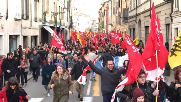 Corteo in corsa