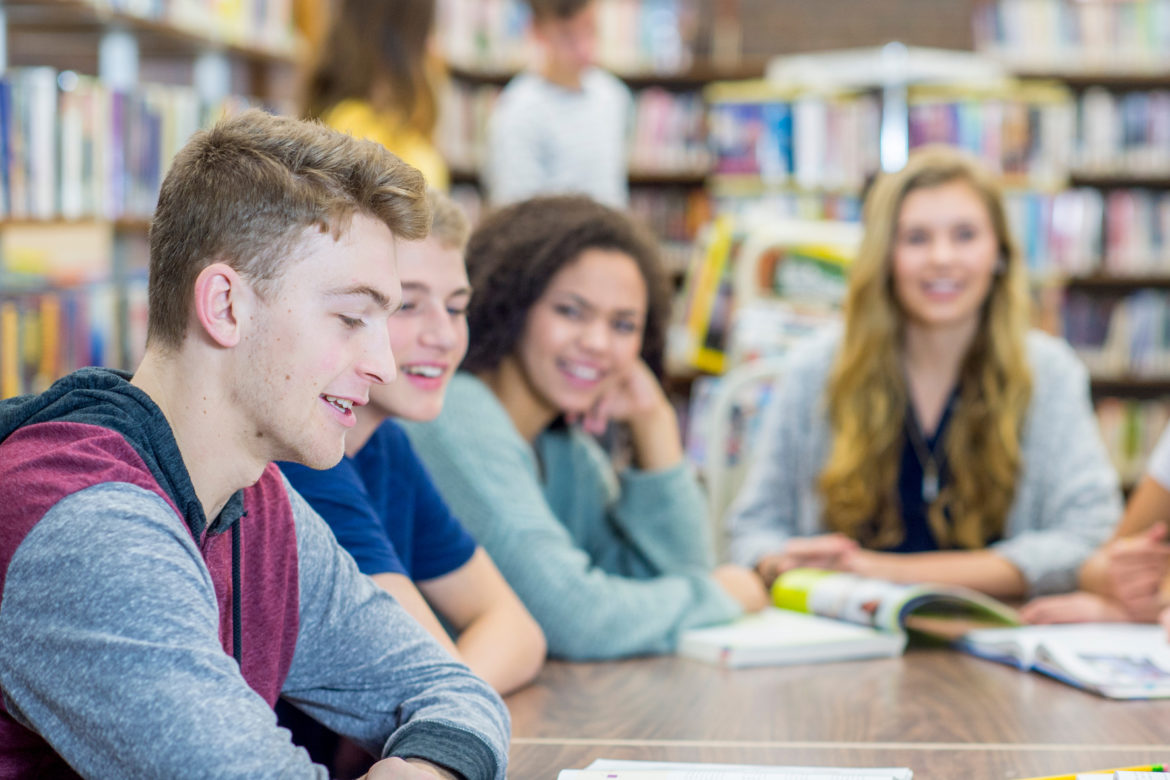 Giovani-in-biblioteca