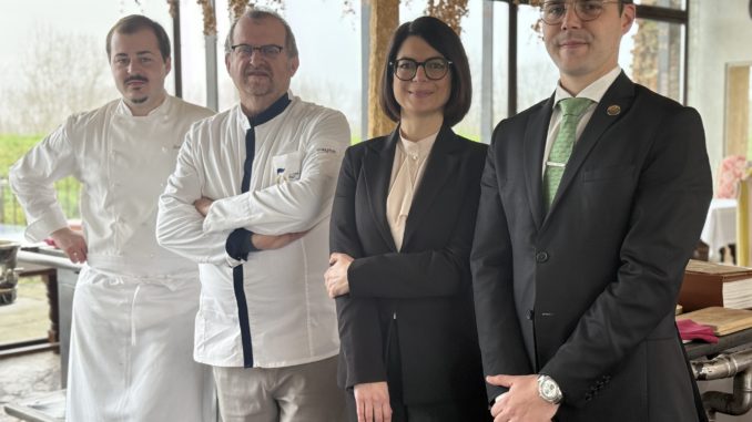 Antica Corte Pallavicina - Da sinistra Chef Massimo Spigaroli, il sous chef Lorenzo Chierici, Benedetta Spigaroli e il maitre Antoine Giraud