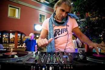 dj22.jpg