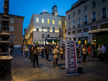 sentinelleinpiedi.jpg